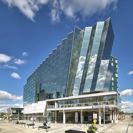 Doubletree By Hilton Edmonton Downtown Hotel Exterior foto