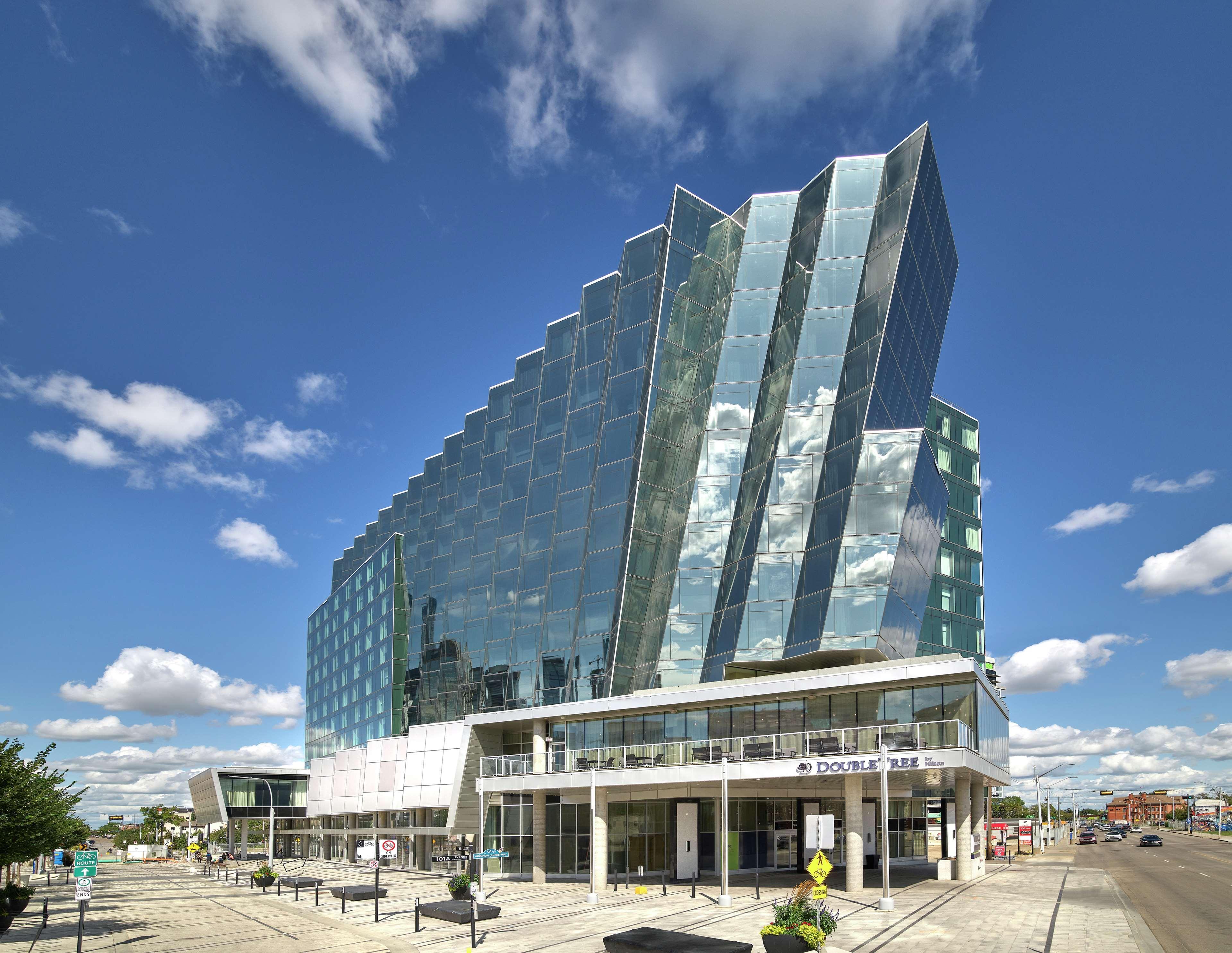 Doubletree By Hilton Edmonton Downtown Hotel Exterior foto