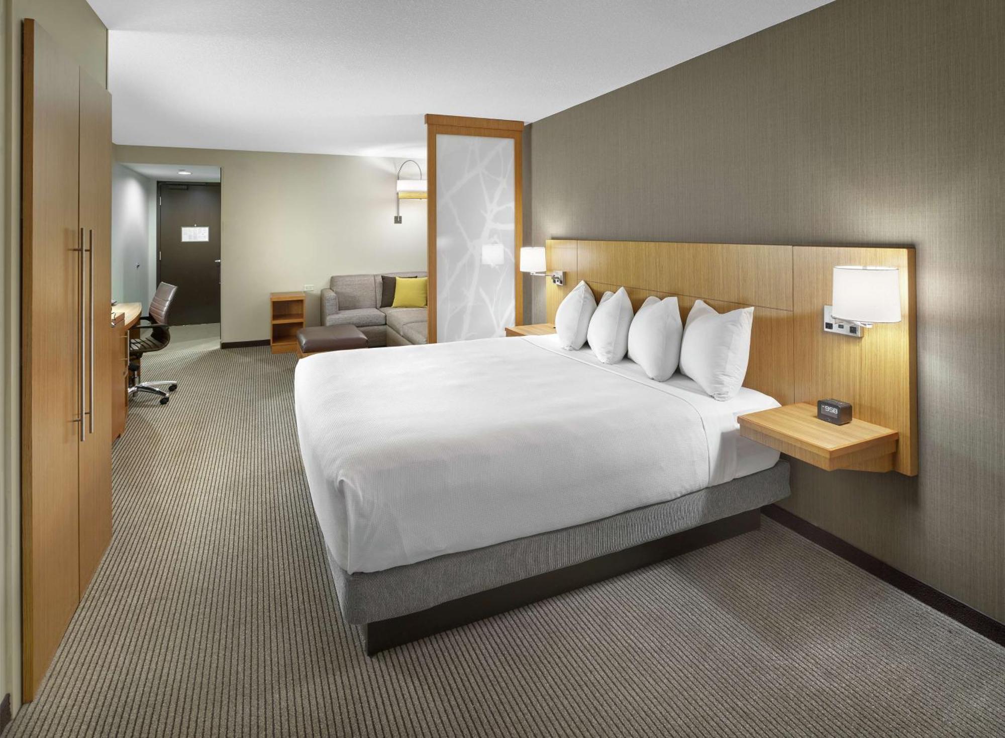 Doubletree By Hilton Edmonton Downtown Hotel Exterior foto
