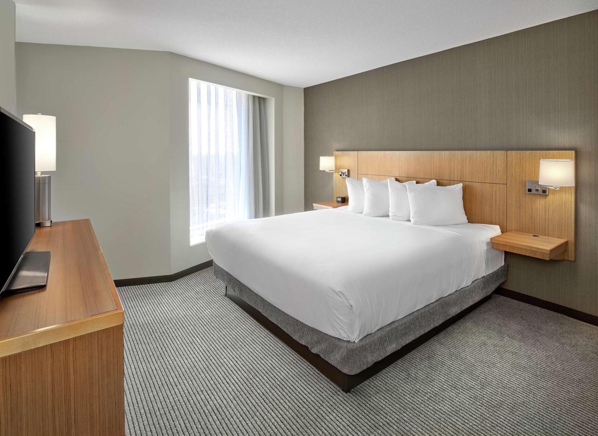 Doubletree By Hilton Edmonton Downtown Hotel Exterior foto