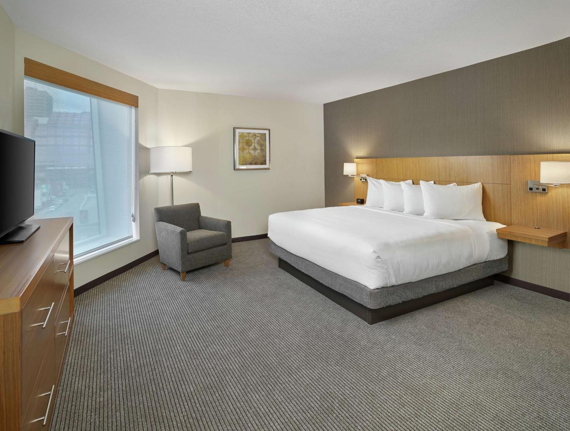 Doubletree By Hilton Edmonton Downtown Hotel Exterior foto