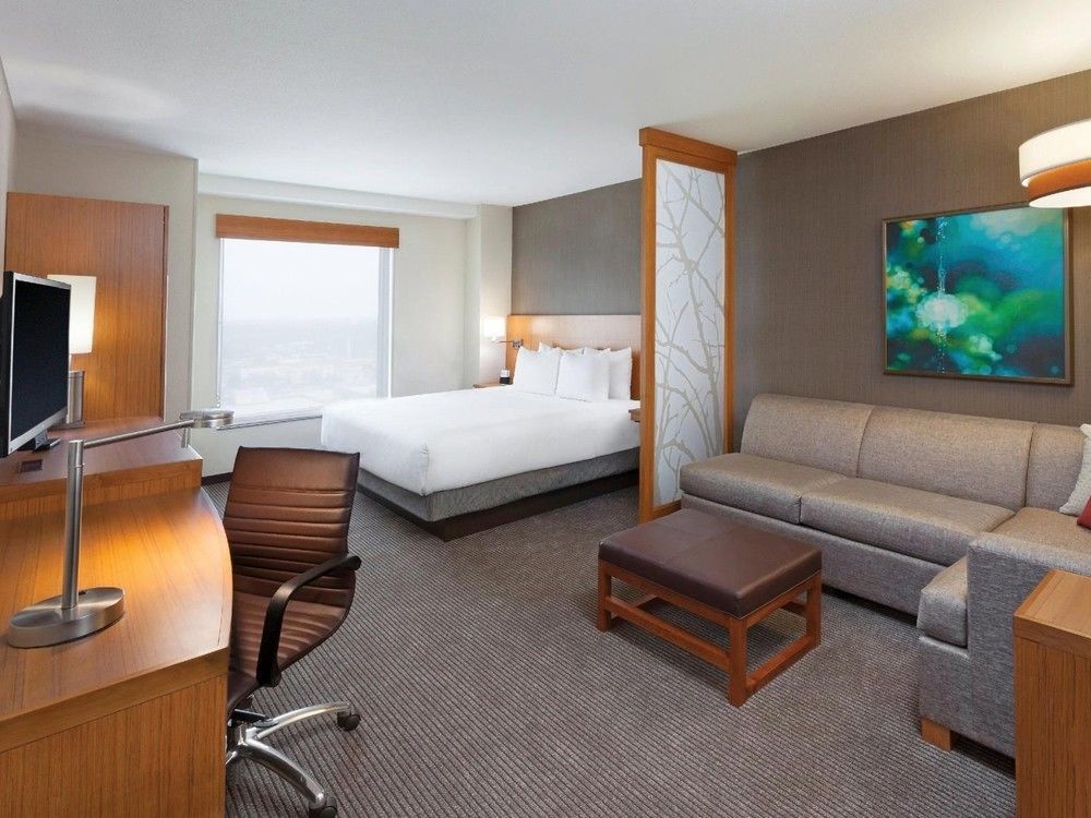 Doubletree By Hilton Edmonton Downtown Hotel Exterior foto